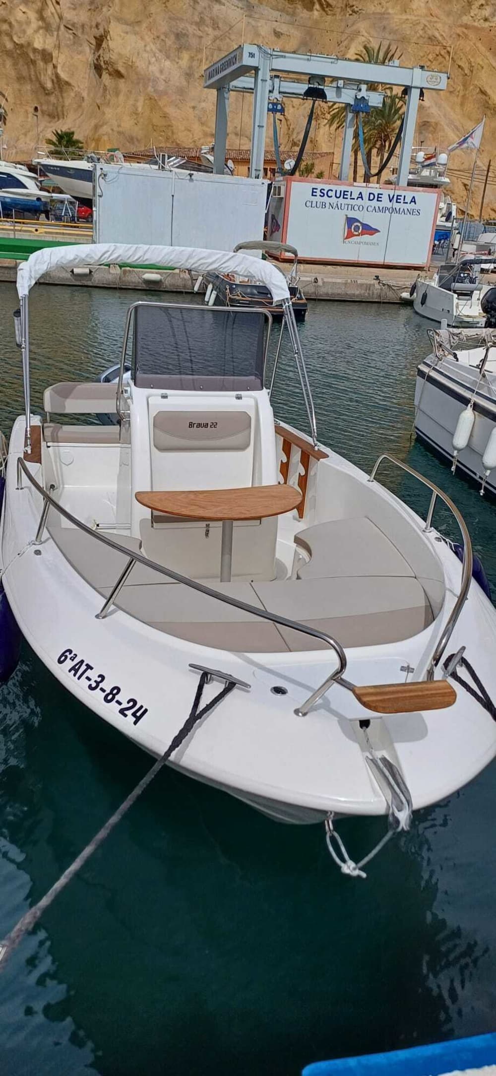 Rilassatevi con un'escursione in barca di 3 ore e 30 minuti ad Altea.