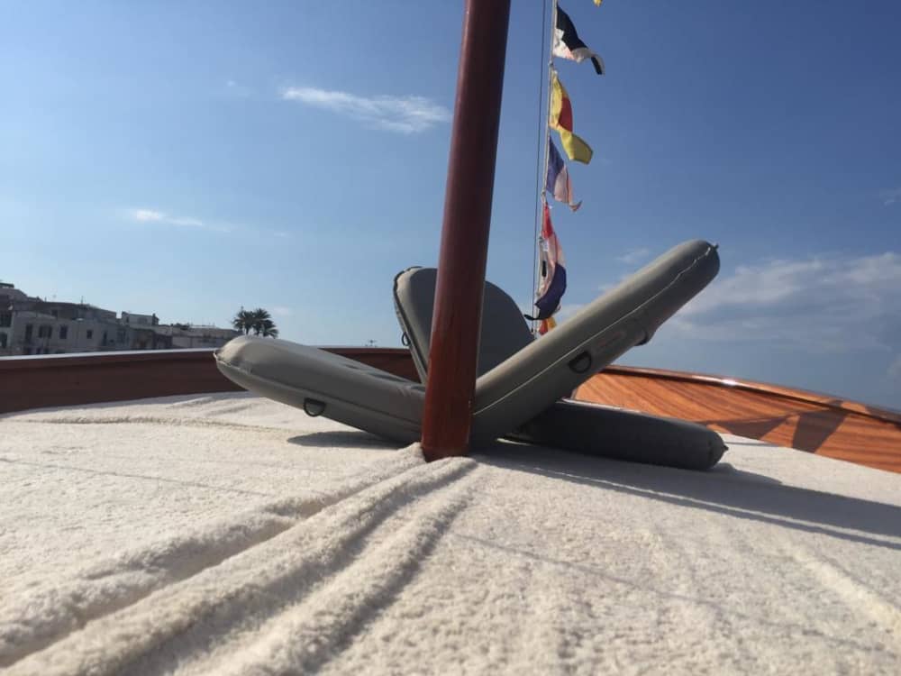 Scopri Ischia con un'escursione di un'intera giornata in motoscafo.