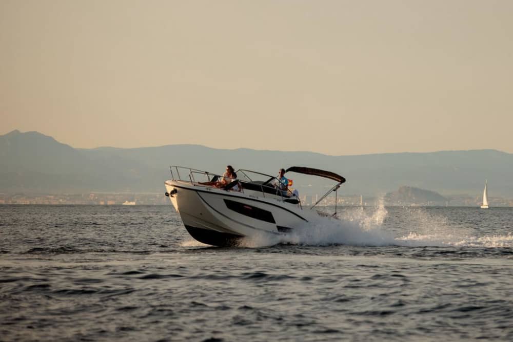 ALL INCLUSIVE: Discover Tabarca Island with our 8-hour boat trip from Alicante, skipper and fuel included.