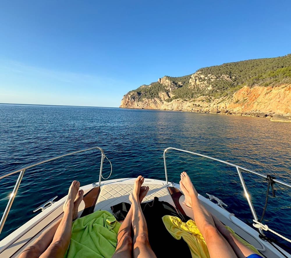 ALL INCLUSIVE: Discover Tabarca Island with our 8-hour boat trip from Alicante, skipper and fuel included.
