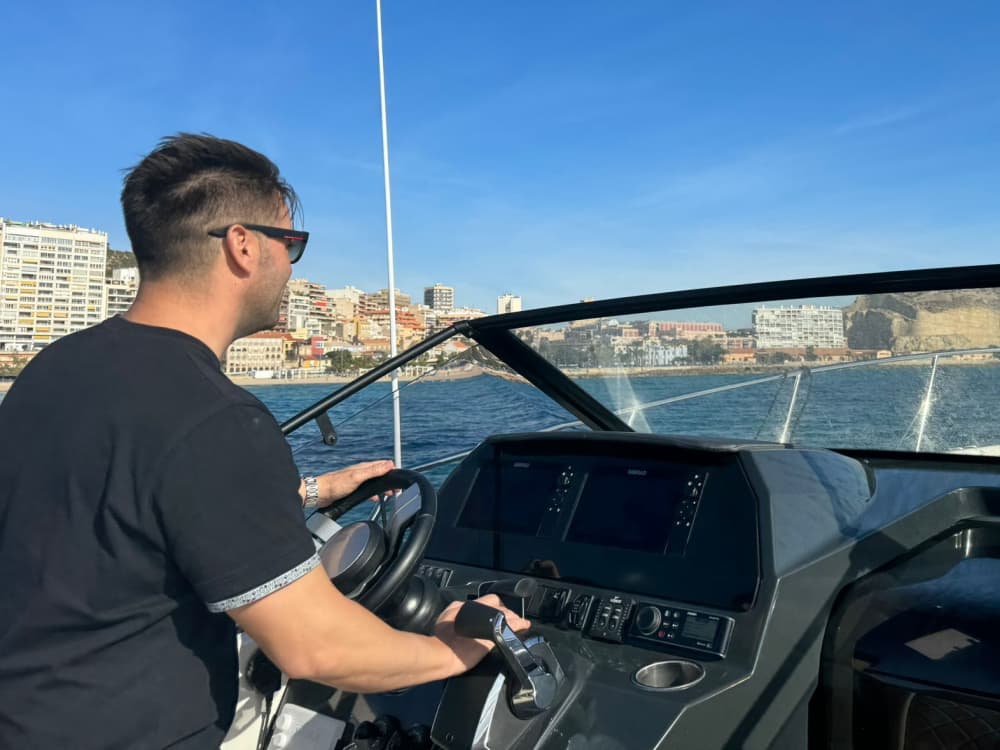 TODO INCLUIDO: Descubre la Isla de Tabarca con nuestra experiencia de 8 horas en barco desde Alicante con patron y gasolina incluida.