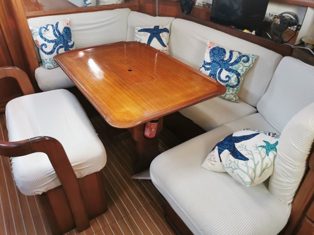 Jeden Moment genießen: Ein sonniger Tag rund um Pointe-à-Pitre auf einem Segelboot