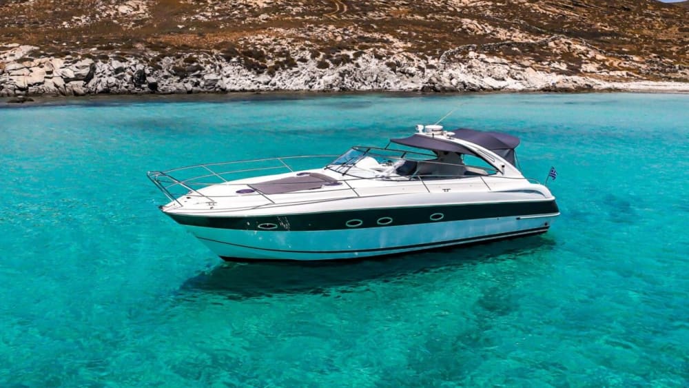 Εξερεύνηση Αντιπάρου & Μπλε Λιμνοθάλασσας: Η Ολοήμερη Εμπειρία σας στο Yachting