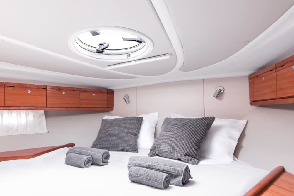 Εξερεύνηση Αντιπάρου & Μπλε Λιμνοθάλασσας: Η Ολοήμερη Εμπειρία σας στο Yachting