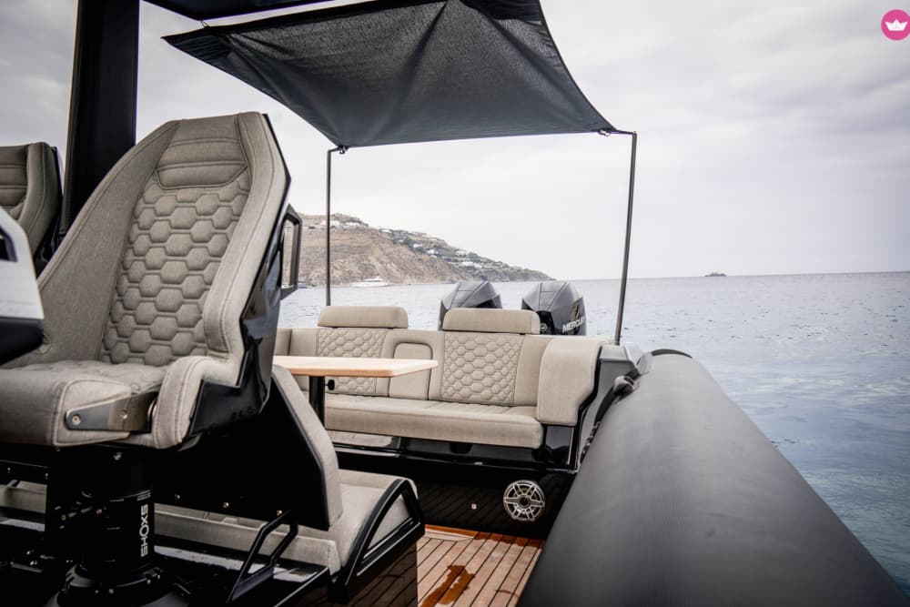 Experiencia marítima en Mykonos: explora Rhenia y Delos con estilo