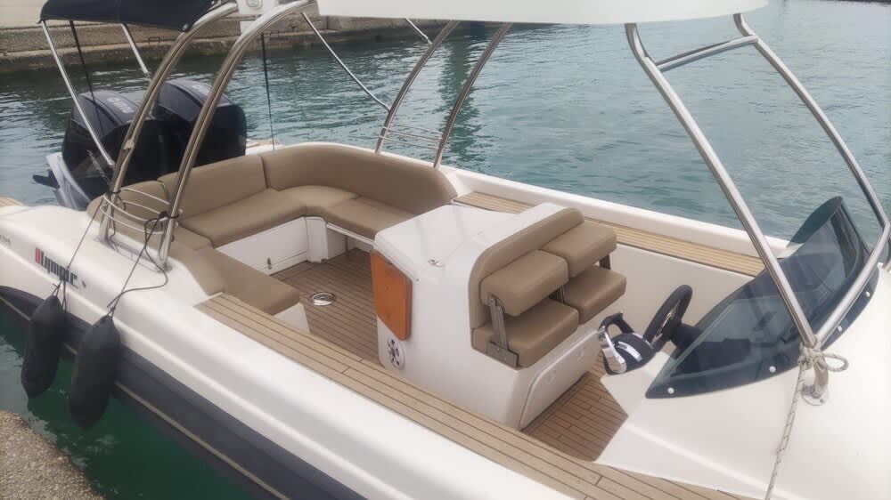 Enjoy 7h on a motorboat in Chania