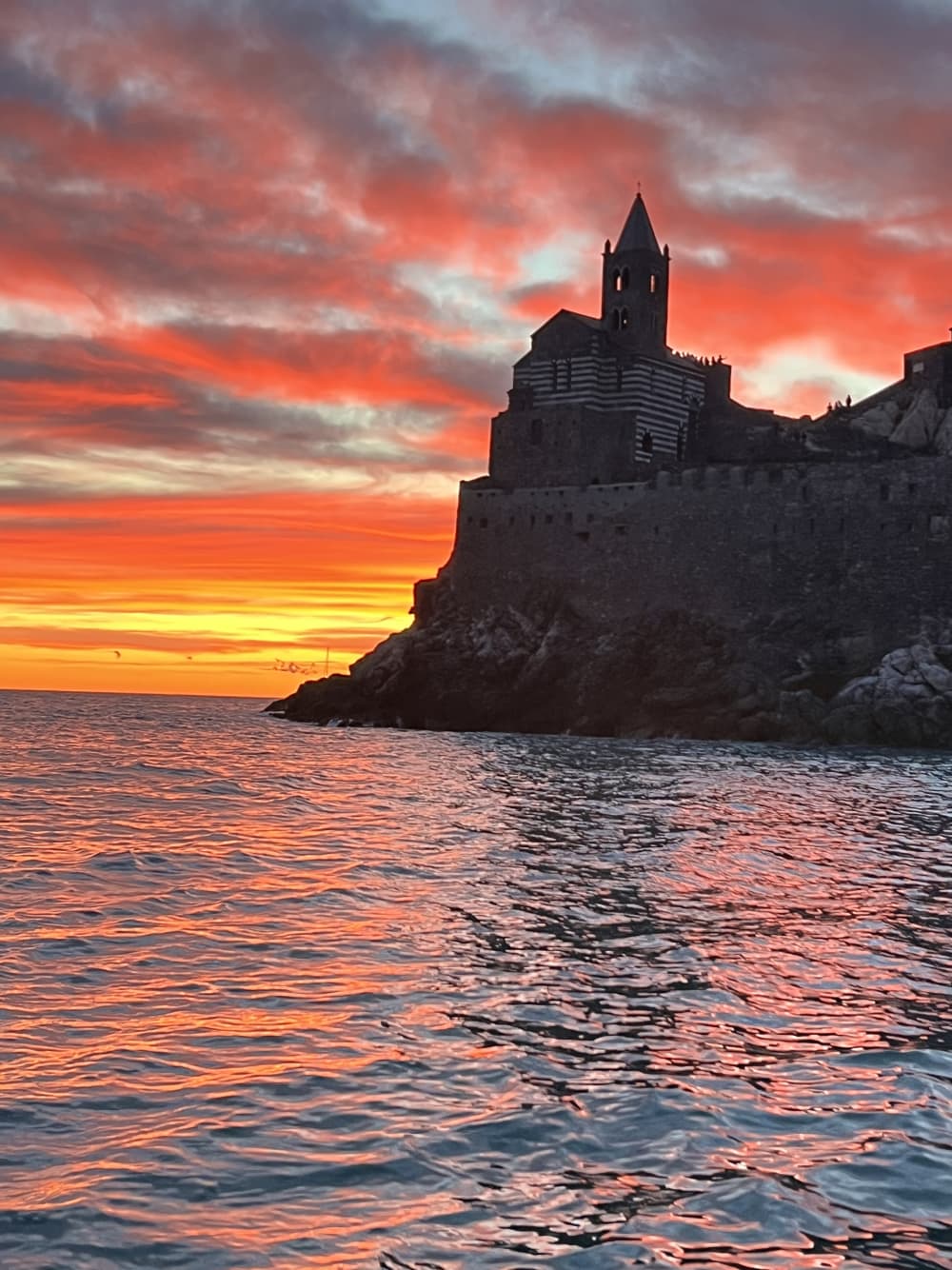 La hora dorada en la costa de Liguria