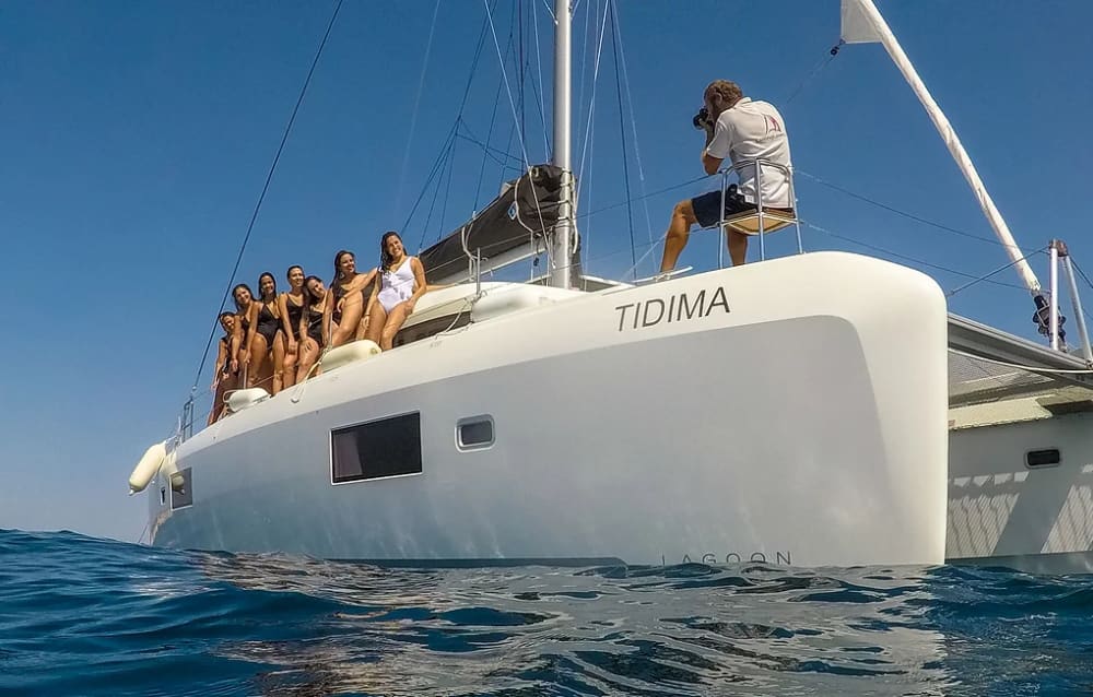 Expérience en catamaran d'une journée – Cascais et aventure de natation