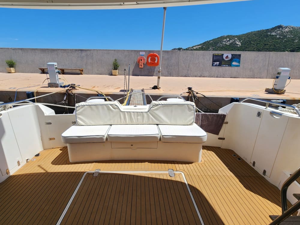 Relájate en Calvi: 9 horas de sol en un yate a motor.