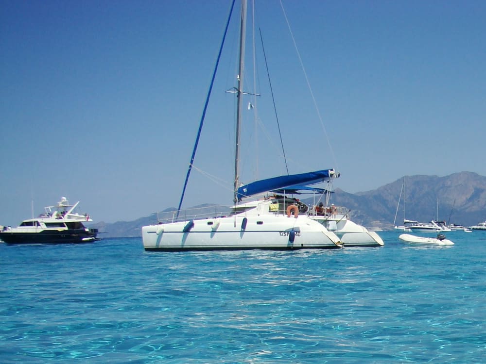 Relájate en Calvi: 9 horas de sol en un yate a motor.