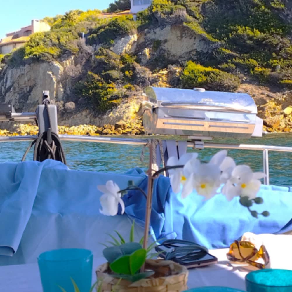 A PRIVILEGED DAY ABOARD A 15M CATAMARAN