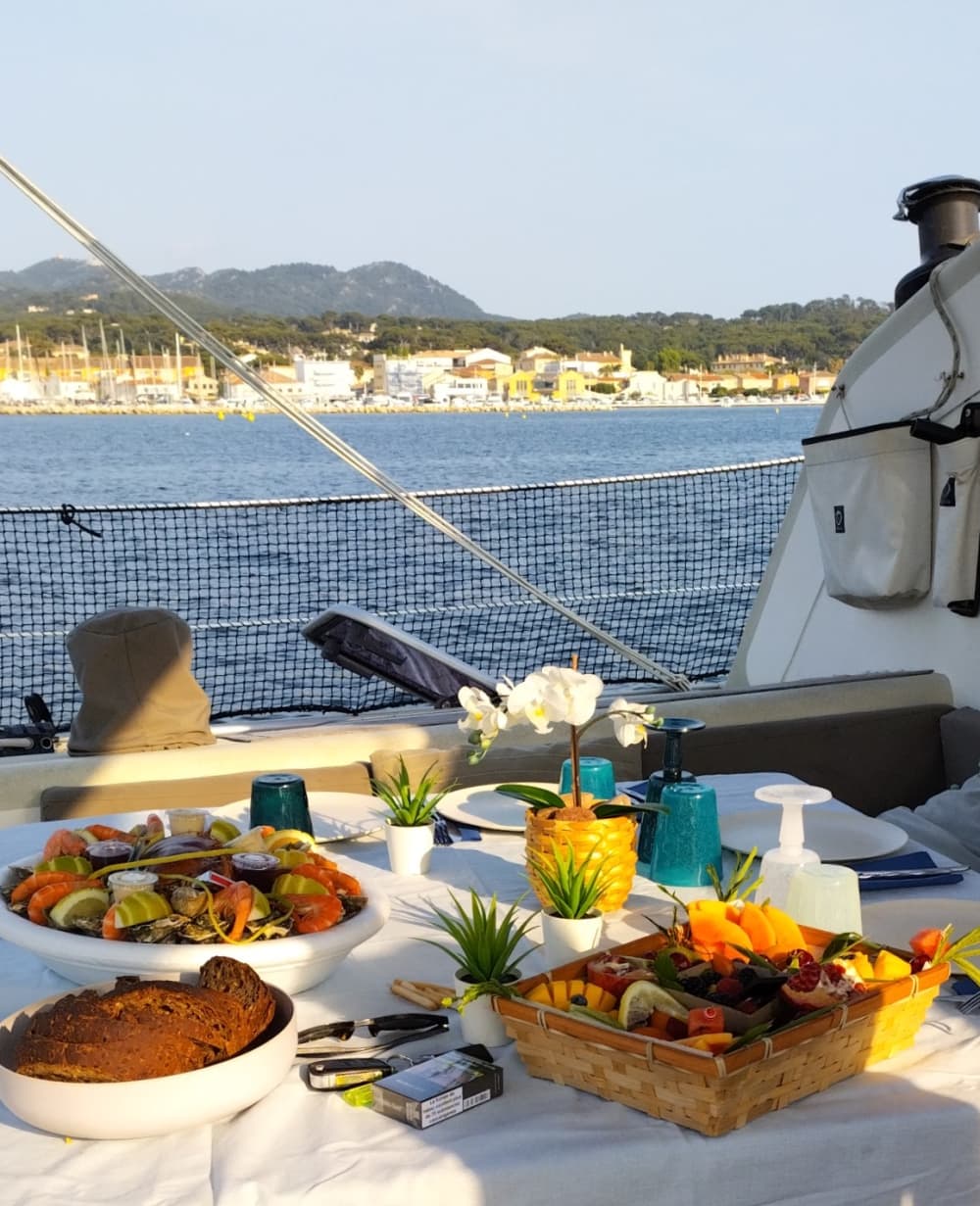 A PRIVILEGED DAY ABOARD A 15M CATAMARAN