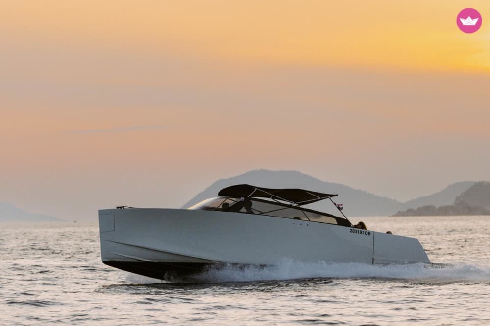 Erkunden Sie Hvars Südküste und die Pakleni-Inseln auf einer privaten ganztägigen Bootstour