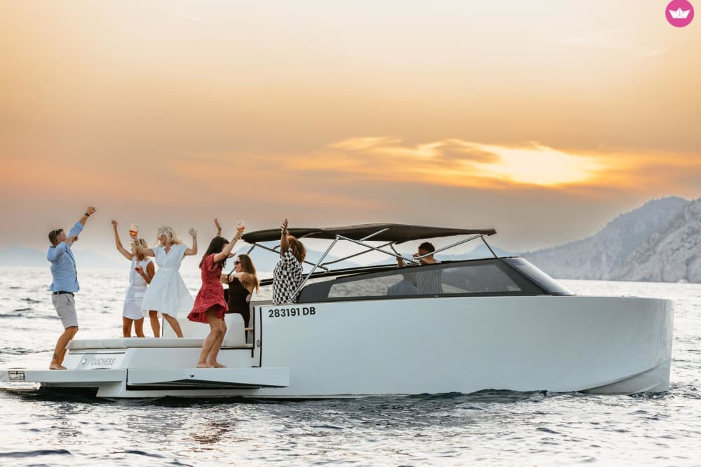 Erkunden Sie Hvars Südküste und die Pakleni-Inseln auf einer privaten ganztägigen Bootstour