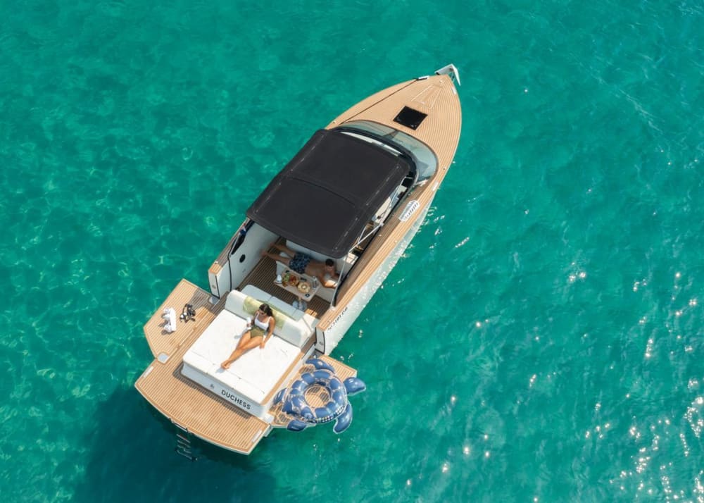 Erkunden Sie Hvars Südküste und die Pakleni-Inseln auf einer privaten ganztägigen Bootstour