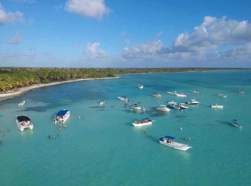 Luxe ontmoet paradijs: een hele dag cruise door het Caribisch gebied