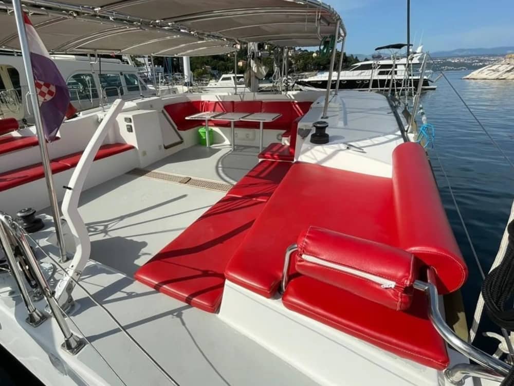 Geniet van een dag op zee in Palau aan boord van een catamaran.