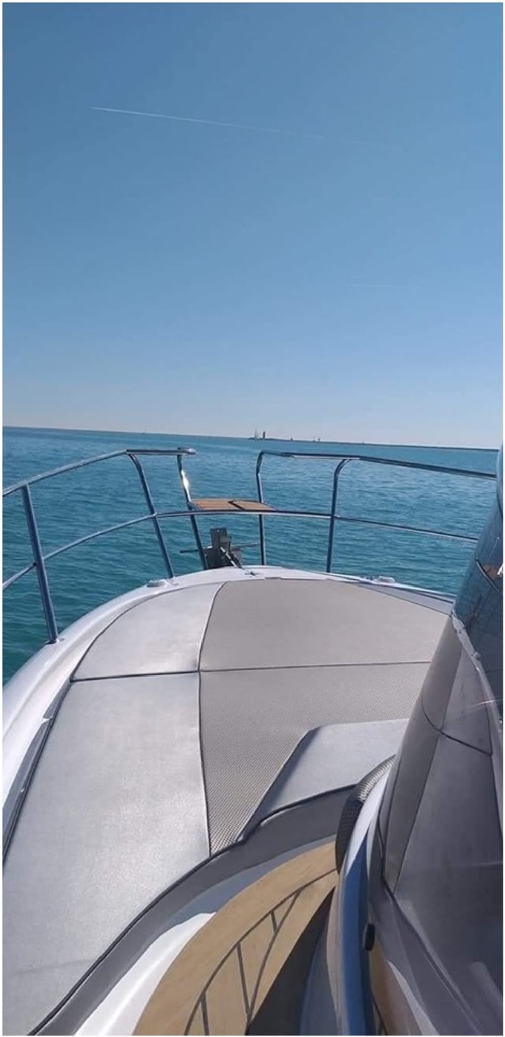 Une journée autour de Moniga del Garda : profitez de 8 h de découverte en bateau à moteur