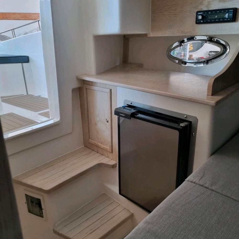 Une journée autour de Moniga del Garda : profitez de 8 h de découverte en bateau à moteur