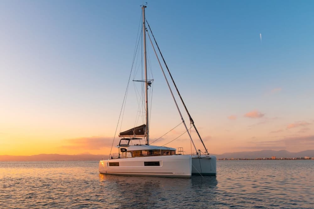 A sunset experience on a luxury catamaran in Palau: a magical and relaxing experience between Spargi and the Strait of Bonifacio.