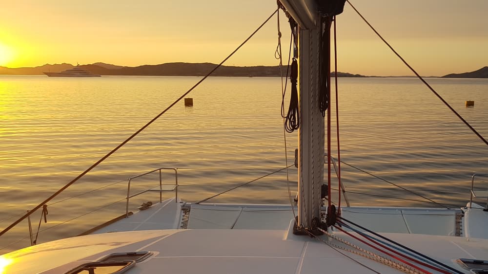 A sunset experience on a luxury catamaran in Palau: a magical and relaxing experience between Spargi and the Strait of Bonifacio.