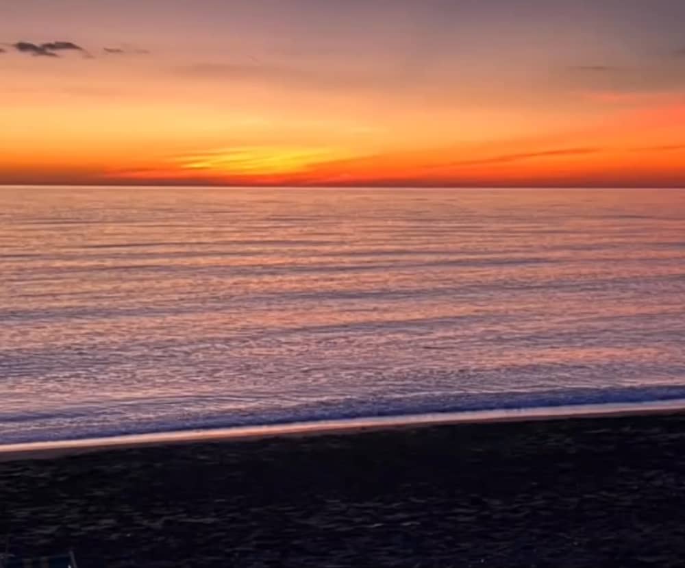 Sunset Cruise da Olbia: Un Tramonto Magico tra Mare e Isole