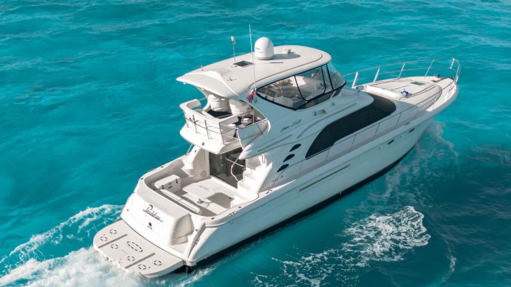 Un viaggio su misura a Cancún: una giornata magica a bordo di uno yacht a motore.