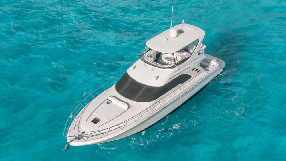 Un viaggio su misura a Cancún: una giornata magica a bordo di uno yacht a motore.