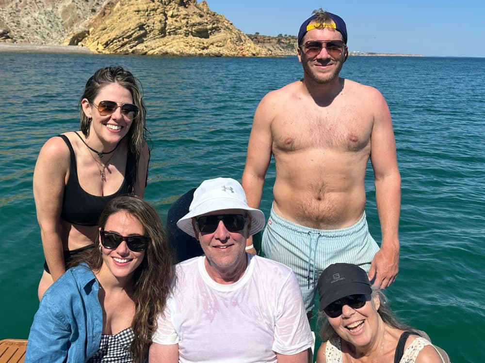 Ιδιωτική ολοήμερη ενοικίαση μηχανοκίνητου σκάφους από το Λάγος - με ποτά, σνακ, σανίδα paddle και κολύμβηση με αναπνευστήρα