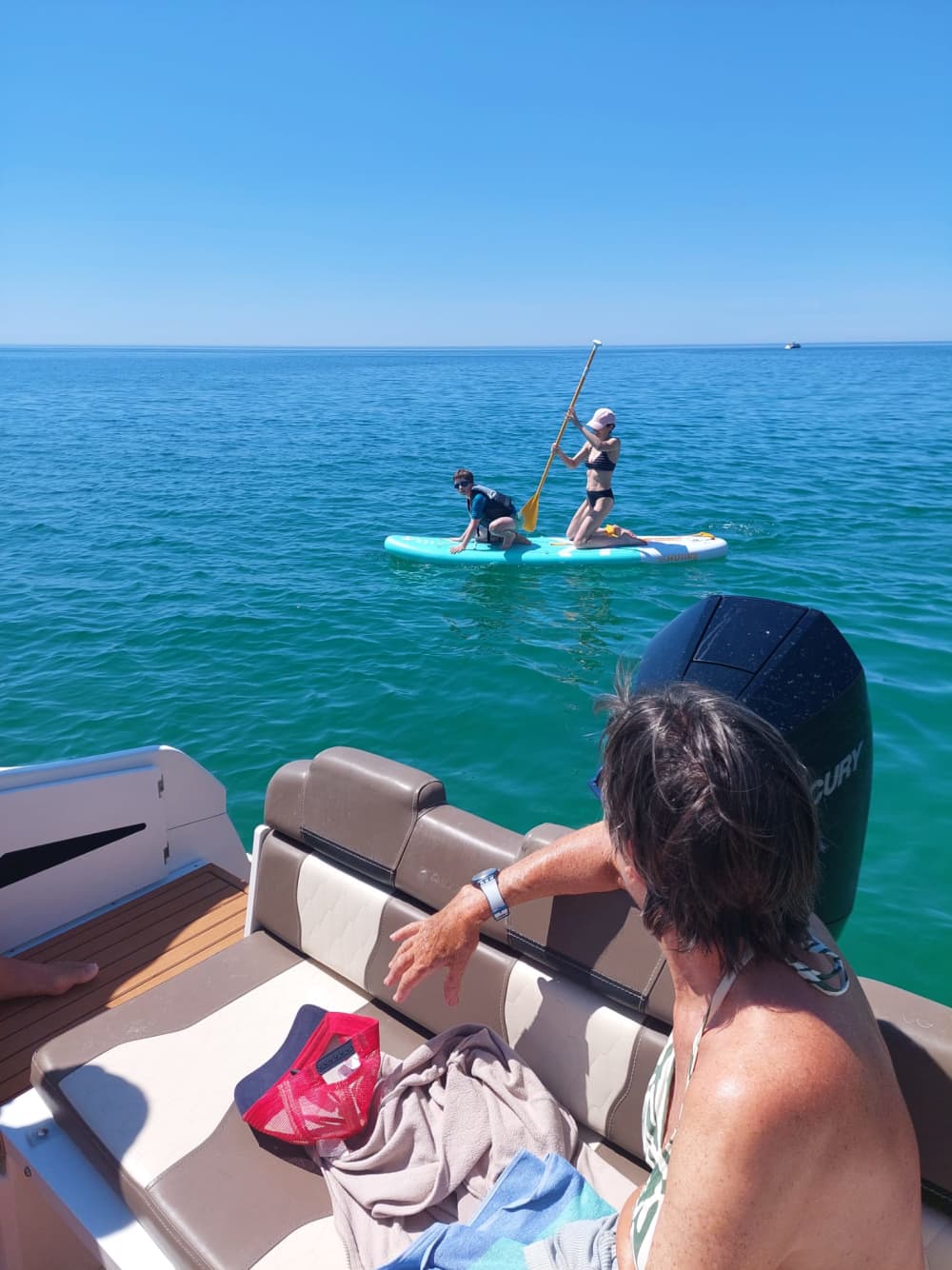 Ιδιωτική ολοήμερη ενοικίαση μηχανοκίνητου σκάφους από το Λάγος - με ποτά, σνακ, σανίδα paddle και κολύμβηση με αναπνευστήρα