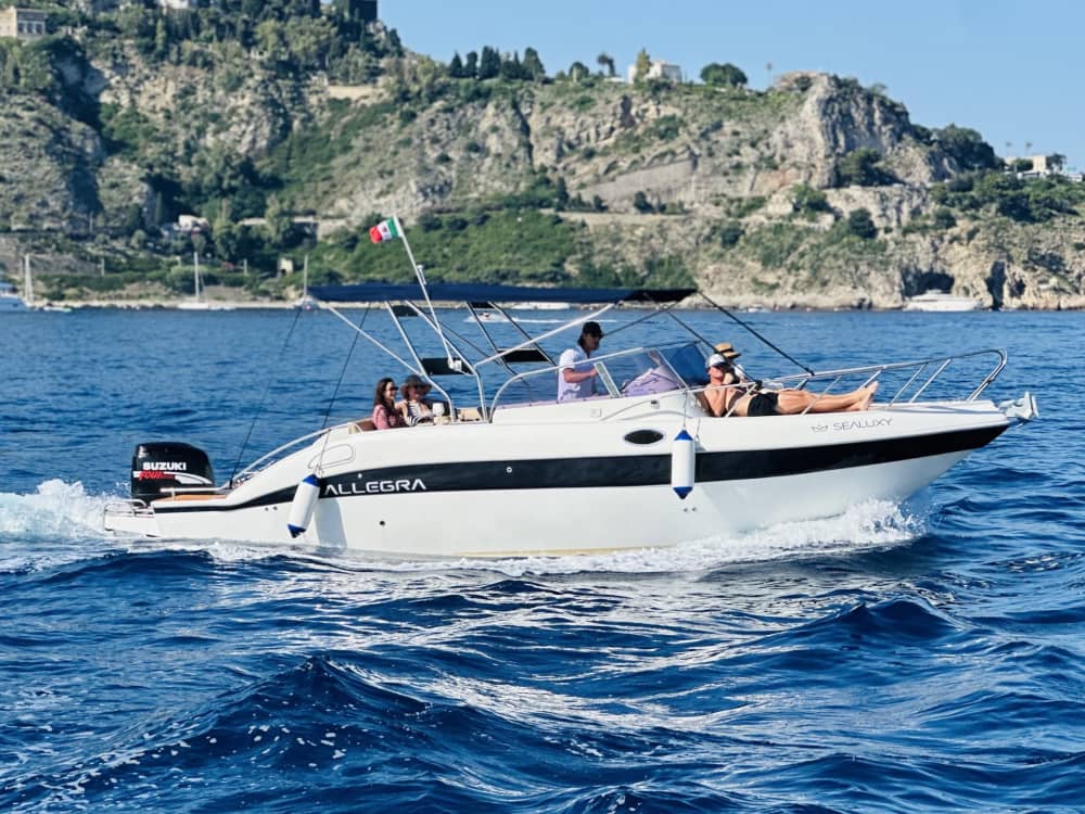 Sail for 3 hours among the wonders of Taormina