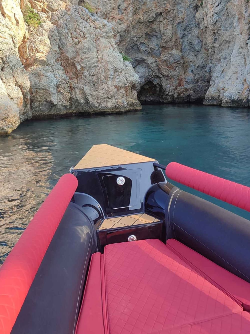Découvrez Poros : un voyage de rêve pour les amoureux de la plage sur les plus belles plages de l'île