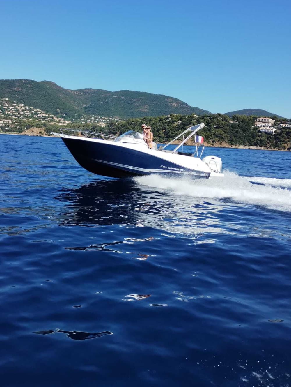 Rilassatevi a Cavalaire-sur-Mer: 9 ore di sole in motoscafo
