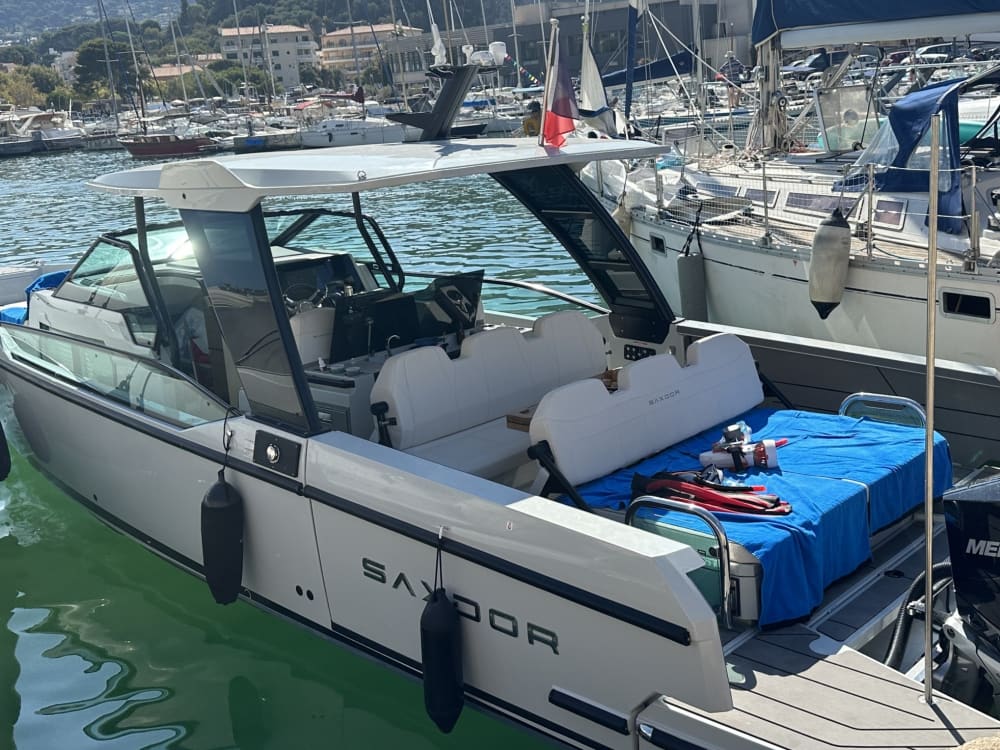 One day around Marseille: Enjoy 9h of discovery on a motorboat