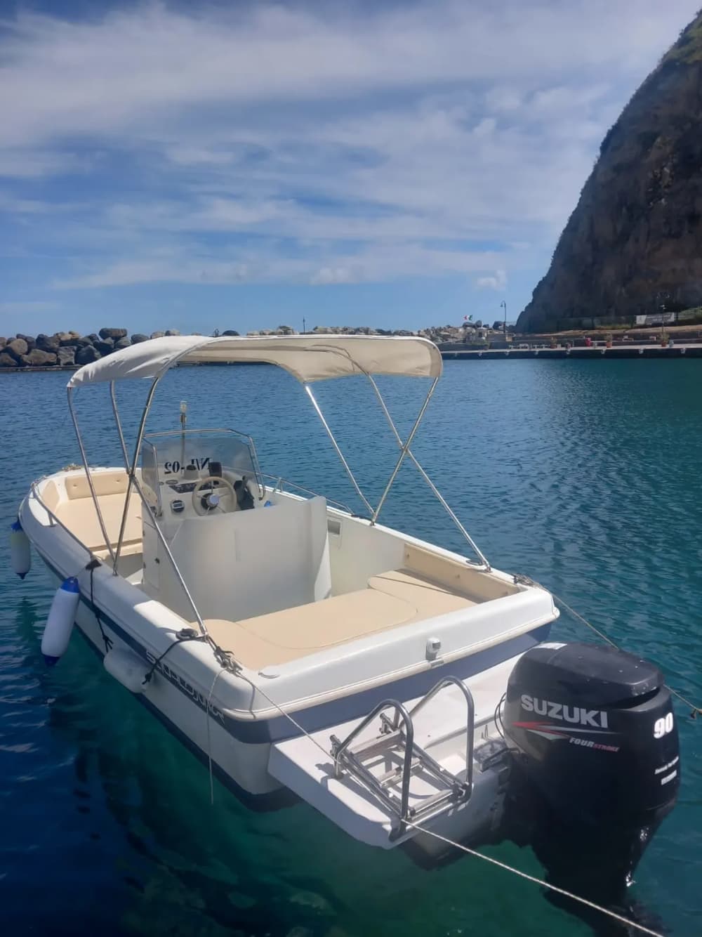 En båttur från Posillipo till Nisida, utforskar myter och legender.