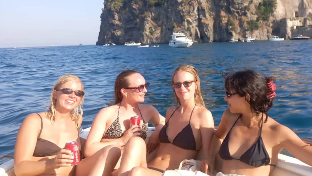 En båttur från Posillipo till Nisida, utforskar myter och legender.