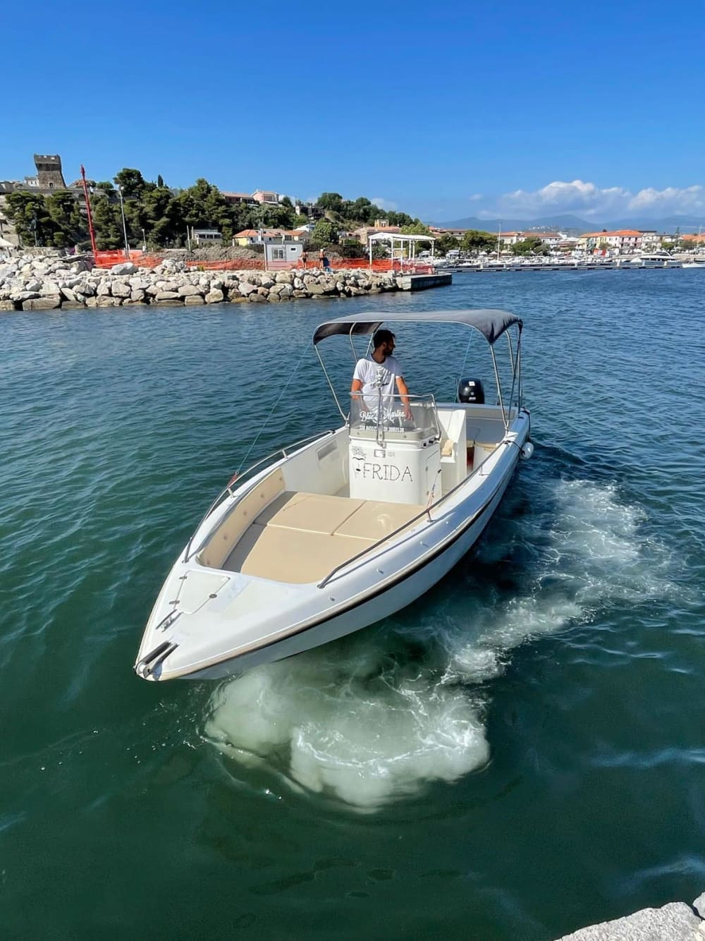 En båttur från Posillipo till Nisida, utforskar myter och legender.