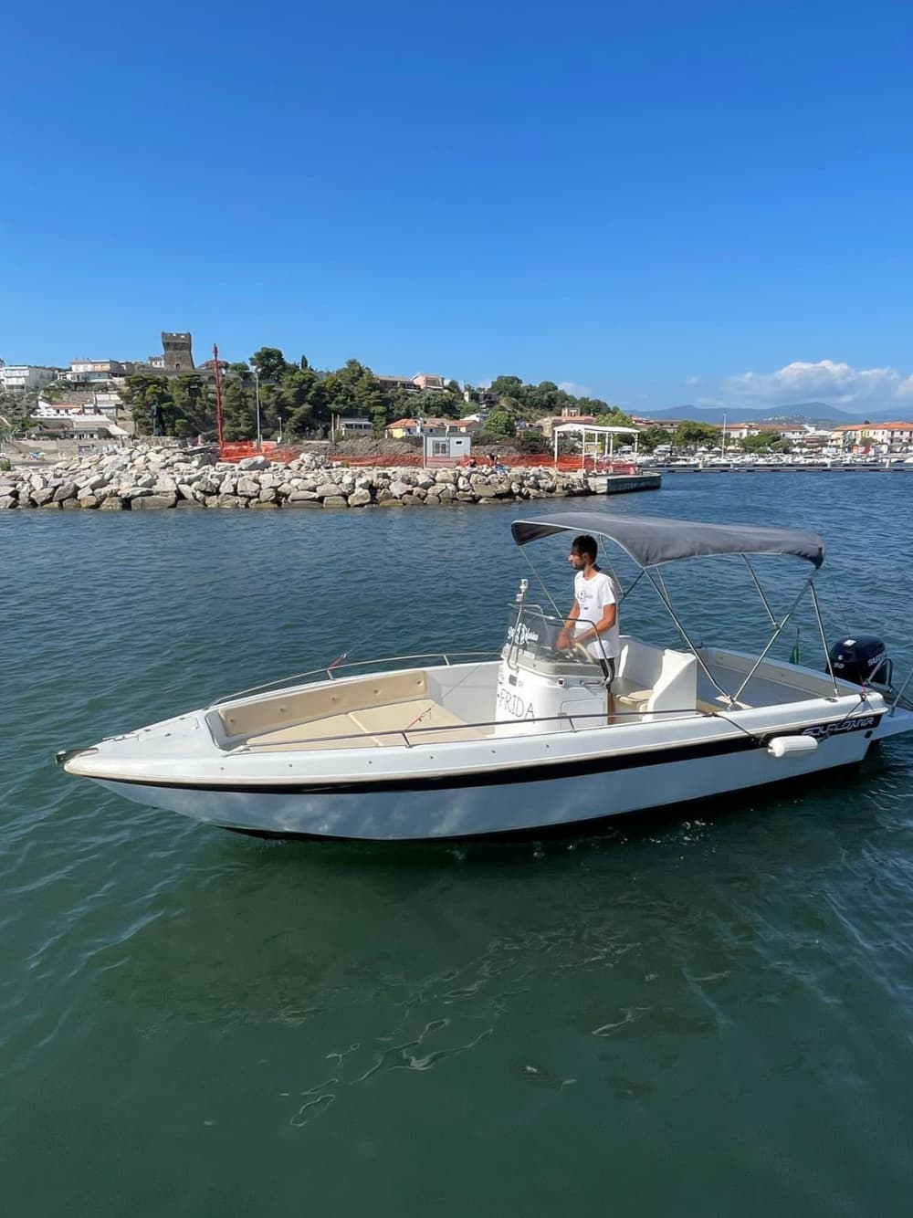 En båttur från Posillipo till Nisida, utforskar myter och legender.