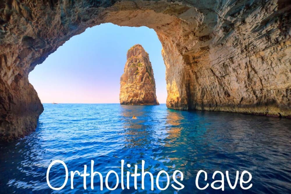 Branco, azul e divino: um dia inteiro em uma lancha.