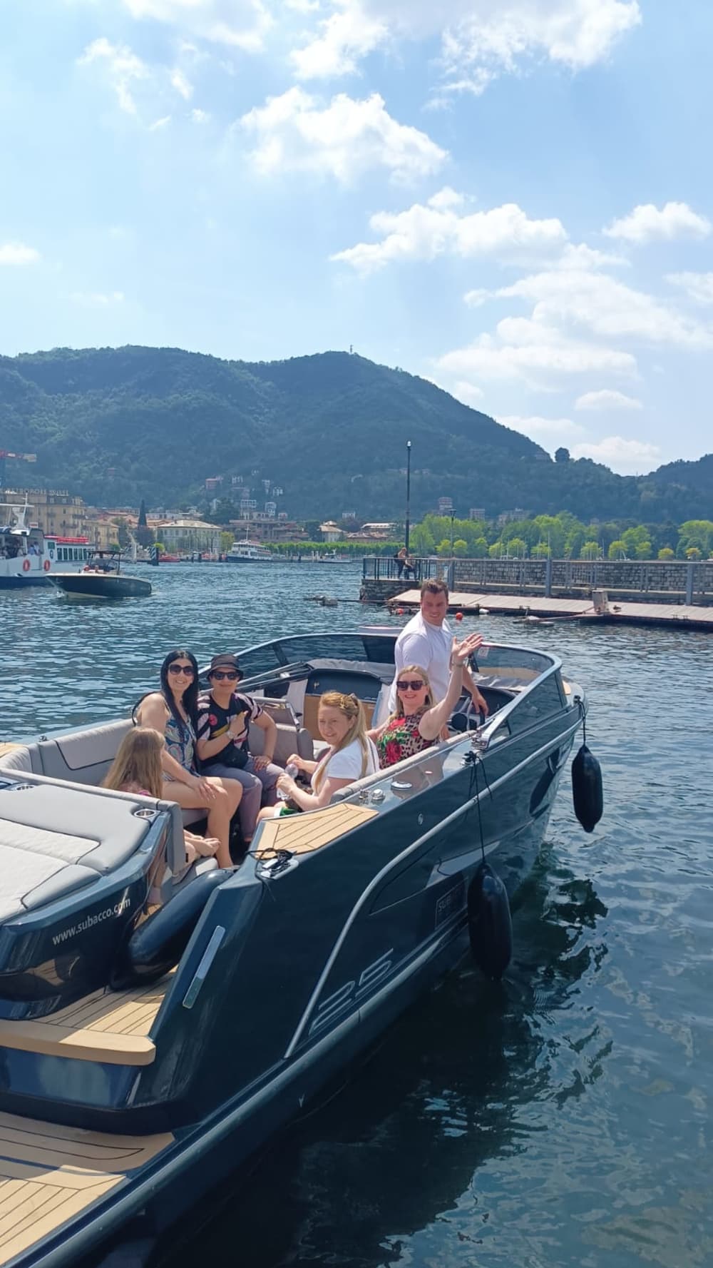 Excursion en bateau de luxe d'une heure : villas étoilées et rives pittoresques du lac de Côme