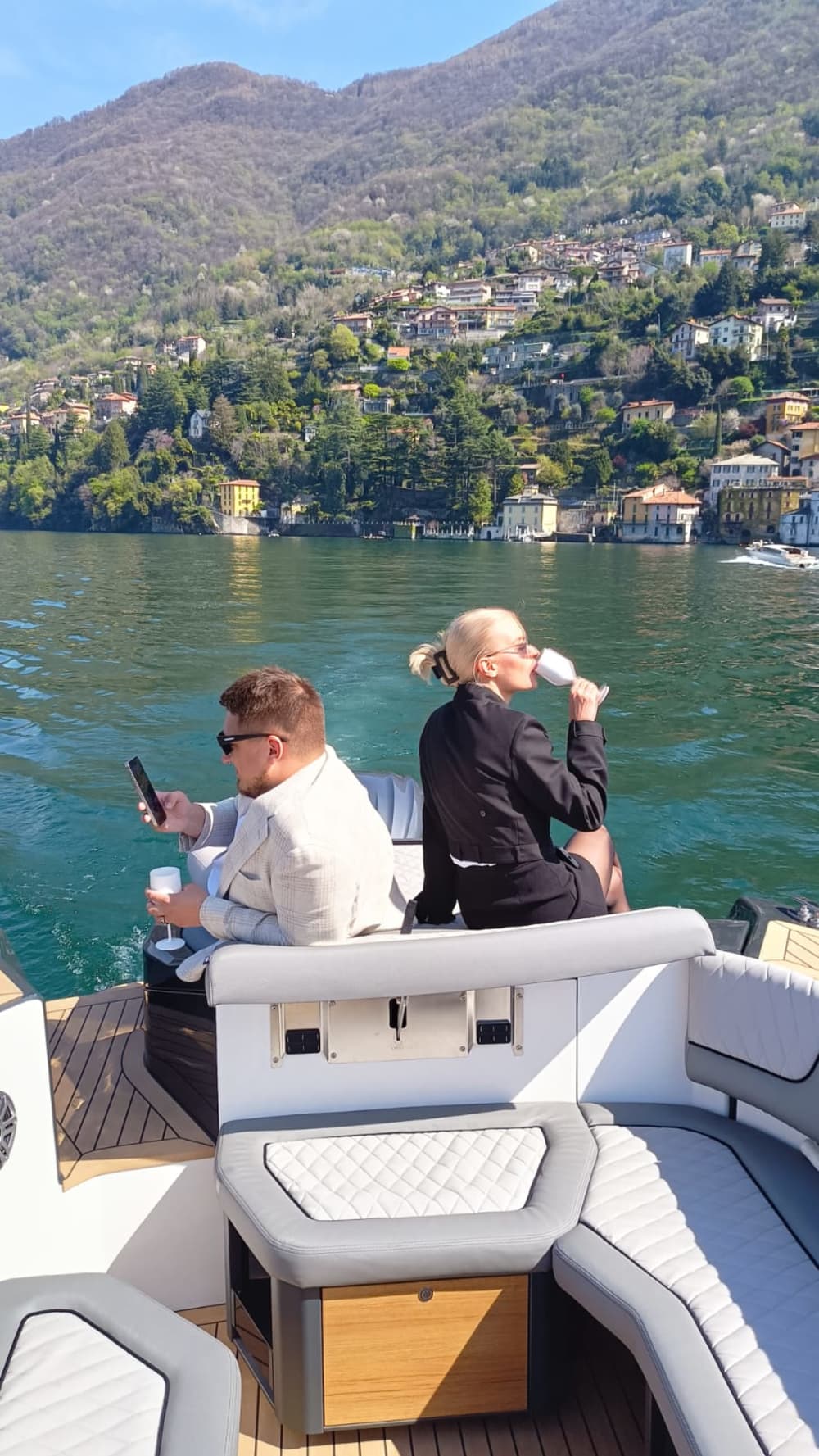 Excursion en bateau de luxe de 2 heures : villas emblématiques et trésors cachés du lac de Côme