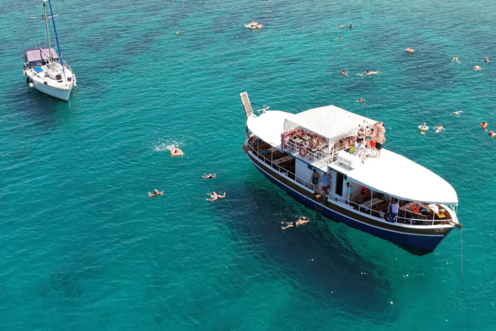 Genießen Sie den Luxus von Stobreč mit einem ganzen Tag auf einer Gulet.