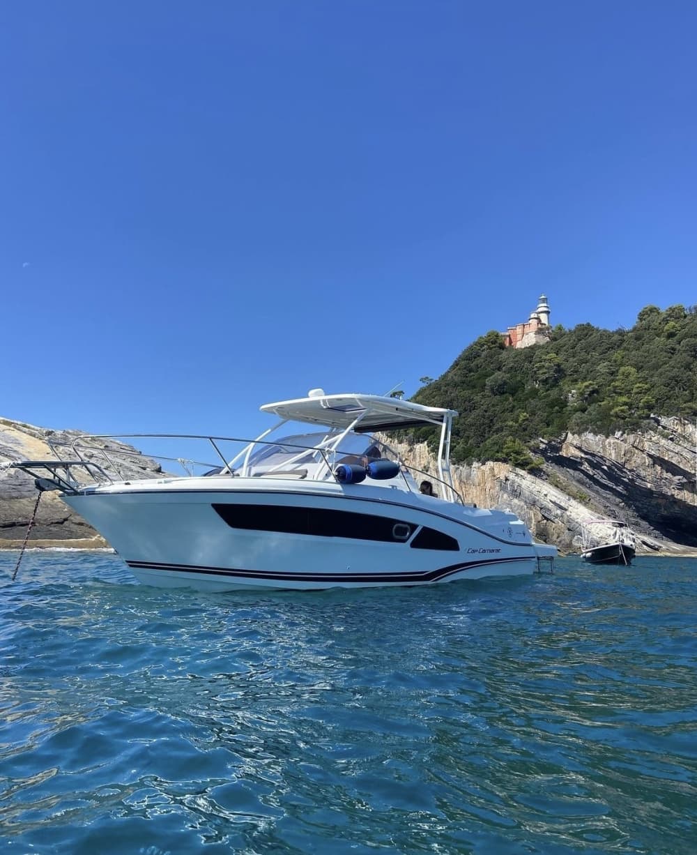 Viatge en vaixell privat per Bocca di Magra amb una barca a motor