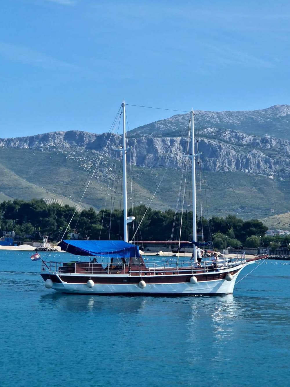 Votre expérience privée à Jesenice : une journée exclusive à bord d'une goélette