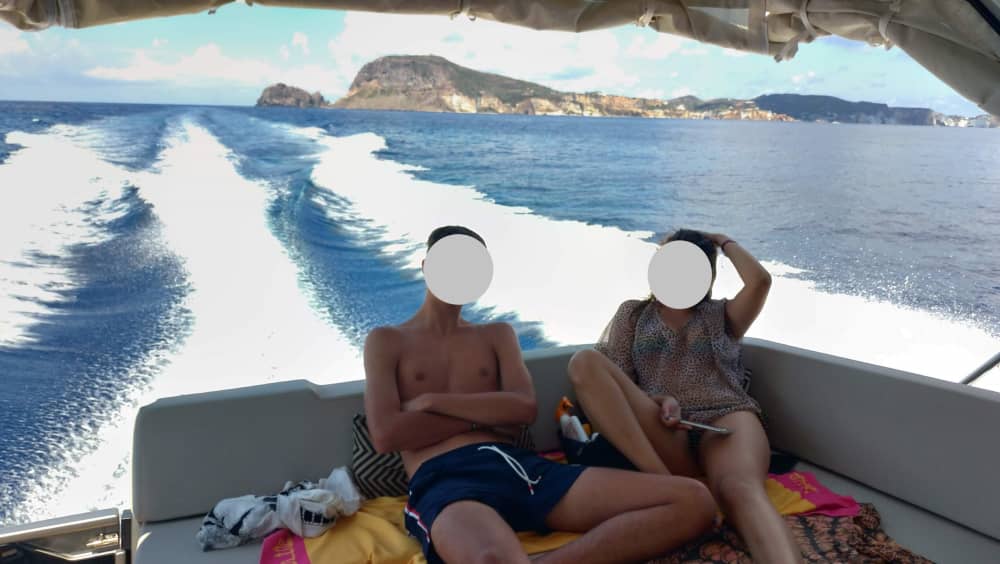 Das Beste von Neapel: Verbringen Sie einen ganzen Tag auf See mit einem Motorboot