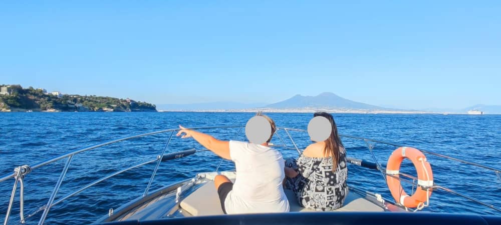 Das Beste von Neapel: Verbringen Sie einen ganzen Tag auf See mit einem Motorboot