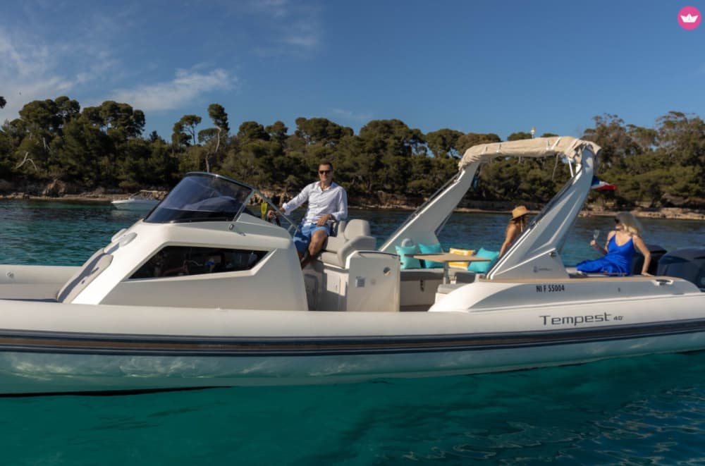 Demi-journée à bord du Capelli 40 – Une escapade sophistiquée en mer