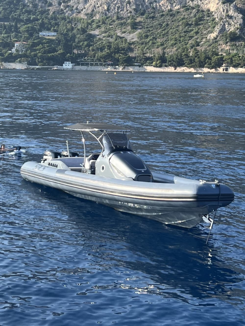 4h pour découvrir Beaulieu-sur-Mer en bateau à moteur