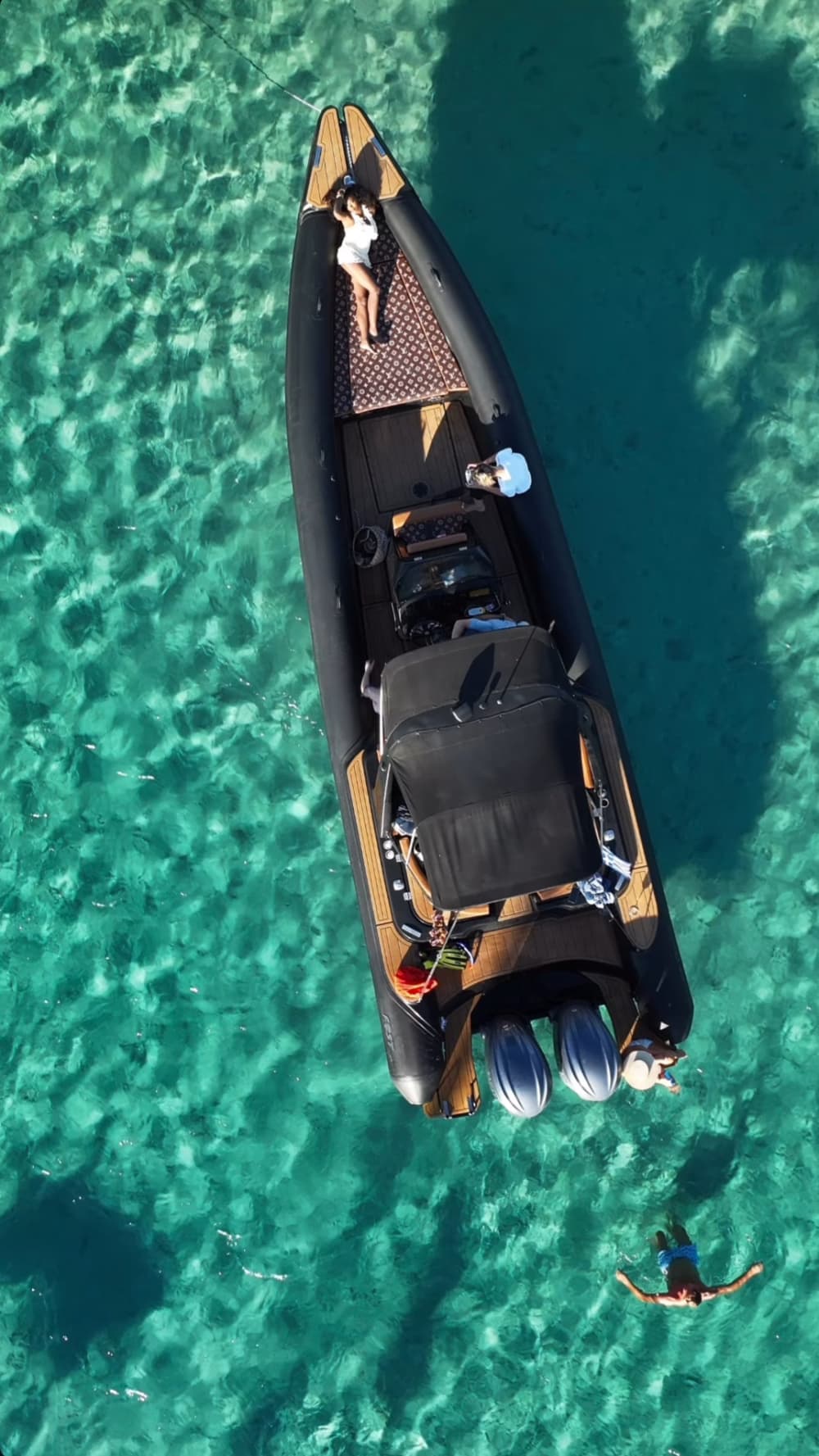 Private Sonnenuntergangsfahrt mit Brunch an Bord vor der Südküste von Mykonos