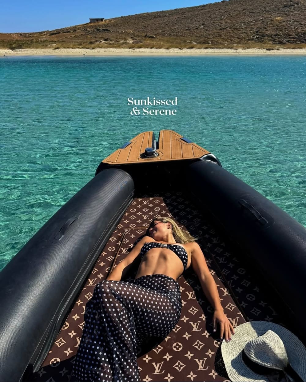 Private Sonnenuntergangsfahrt mit Brunch an Bord vor der Südküste von Mykonos